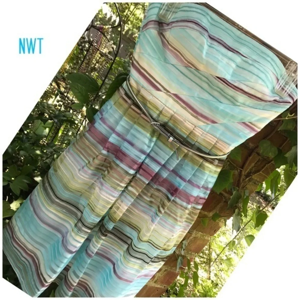 NWT STRAPLESS DRESS ๐๐๐ - Picture 1 of 8